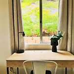 Pet Friendly Spacious 3Bed With Huge Back Yard