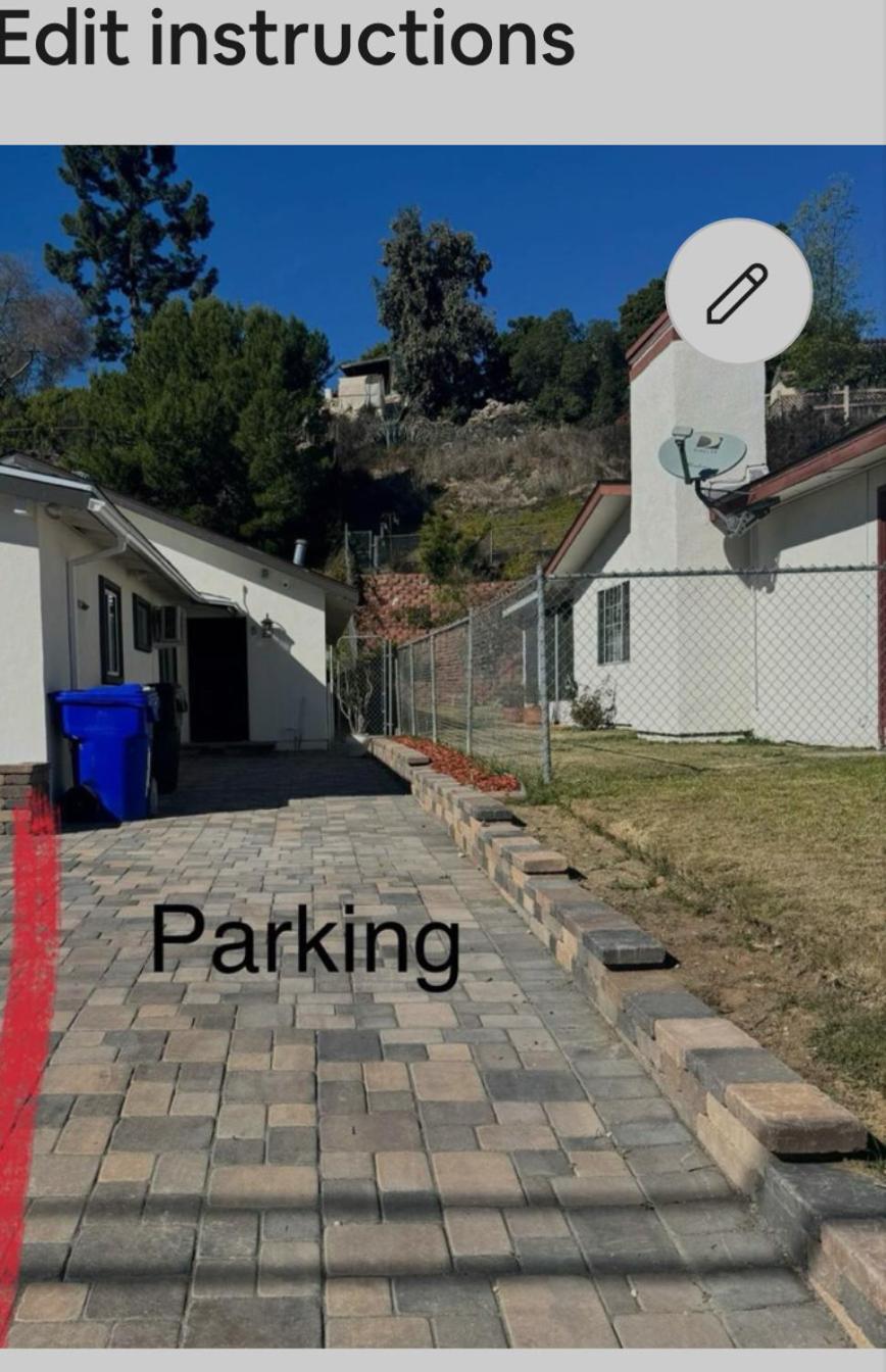Pet Friendly Spacious 3bed With Huge Back Yard