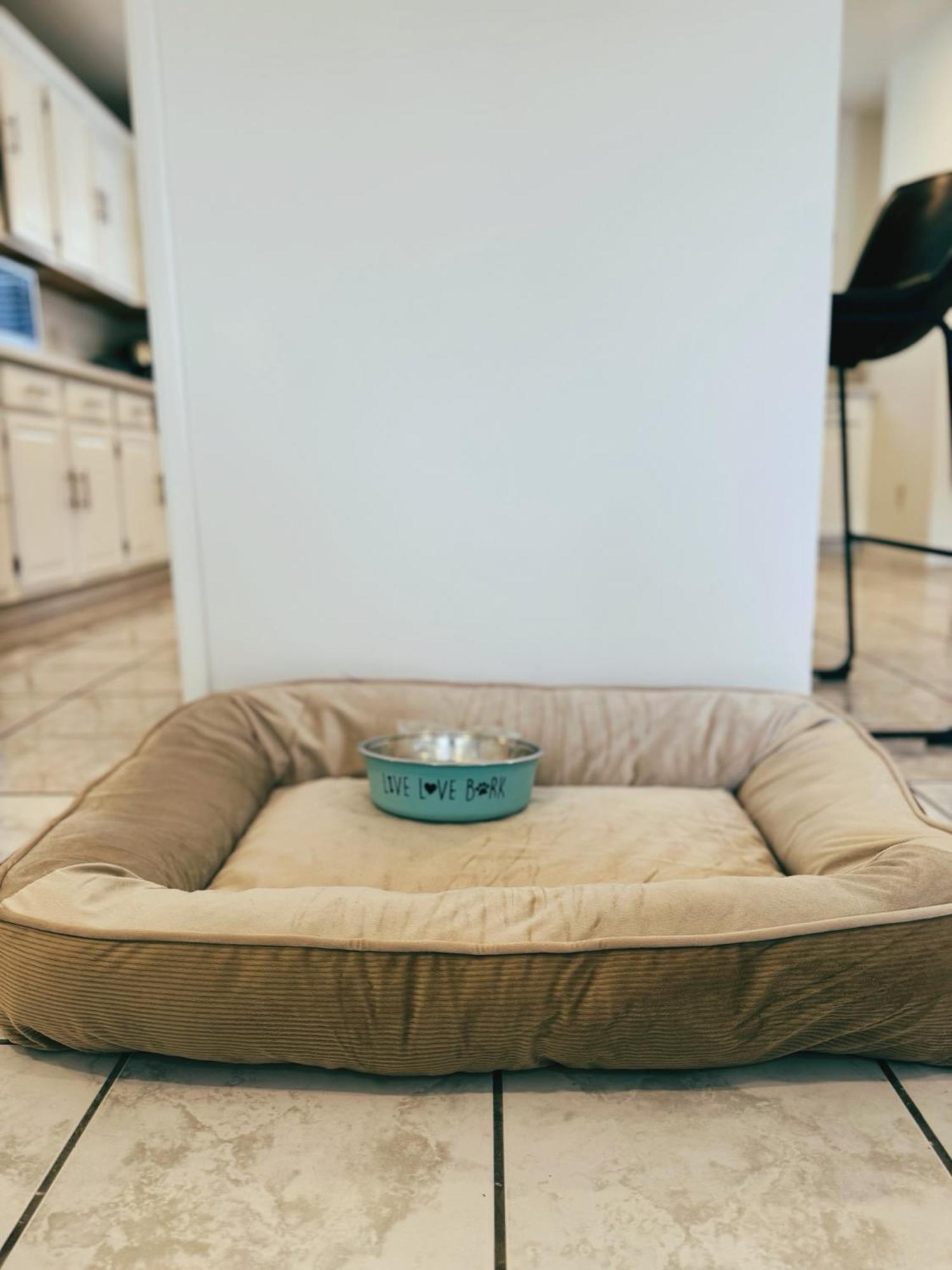 Pet Friendly Spacious 3bed With Huge Back Yard Holiday home *