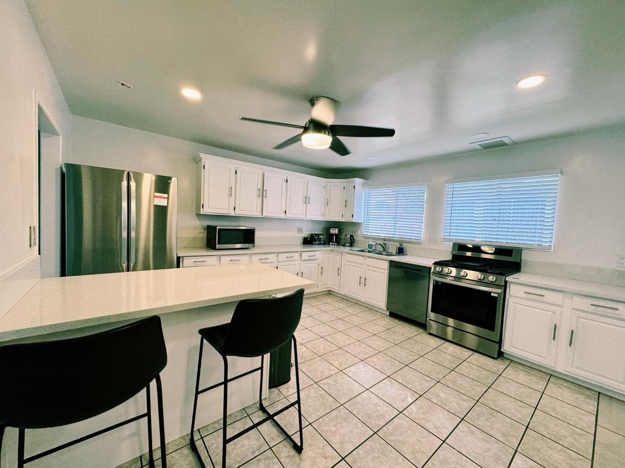 Pet Friendly Spacious 3bed With Huge Back Yard Holiday home San Diego