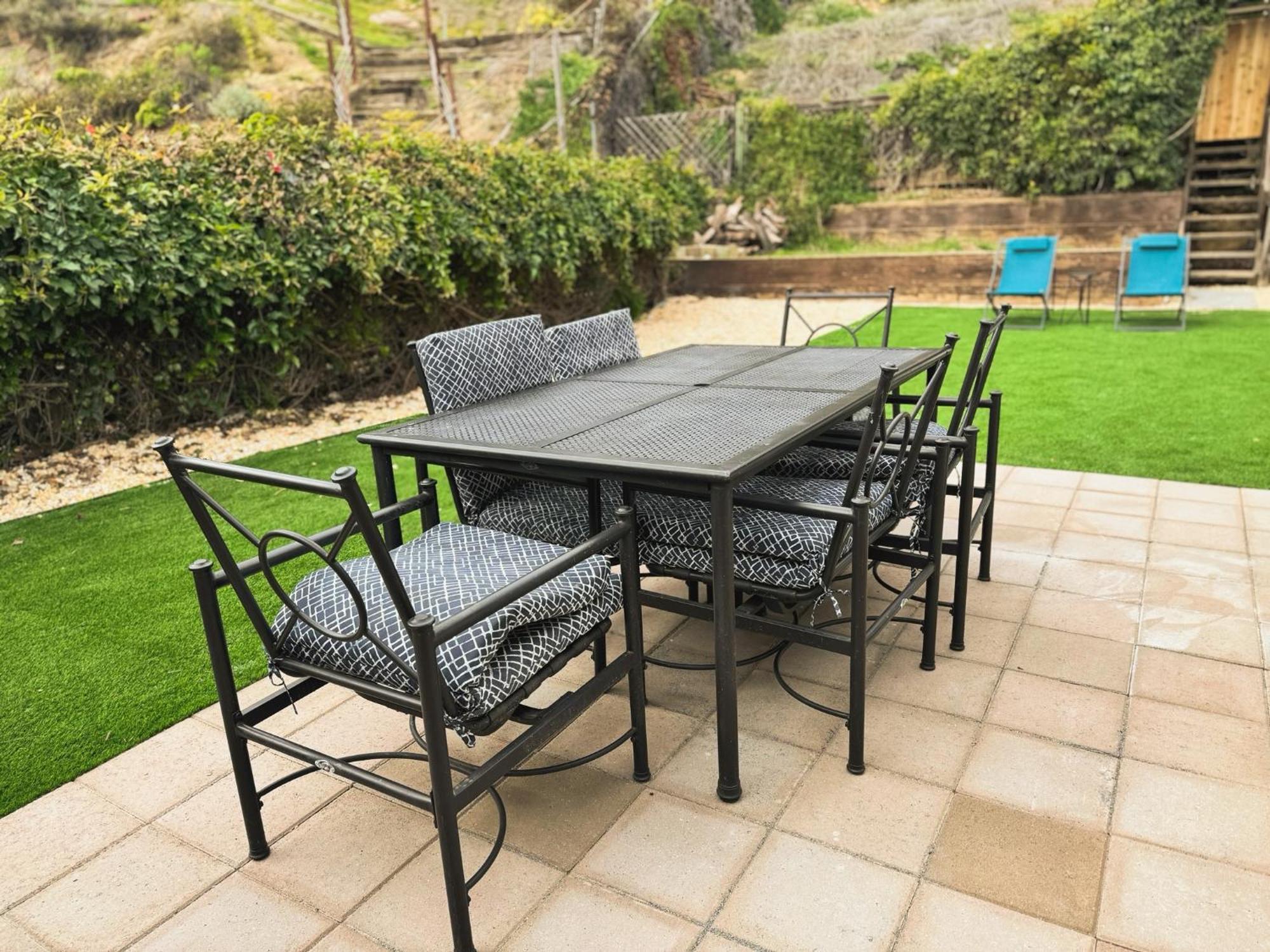 Pet Friendly Spacious 3bed With Huge Back Yard